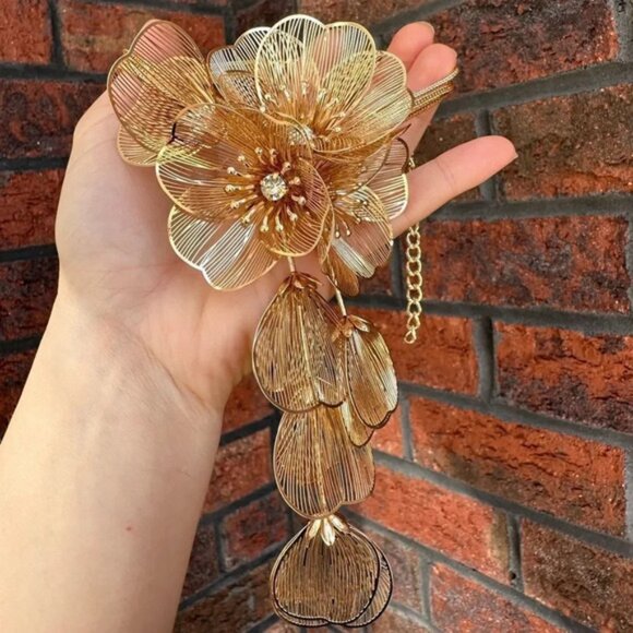 Zara Kate Middleton Famous Cascading Floral Necklace - Picture 11 of 16